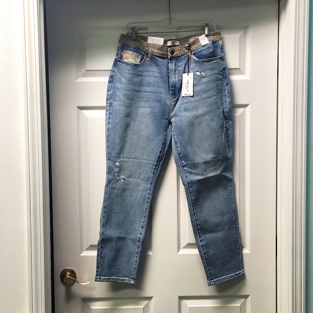 Judy blue jeans with leopard pockets